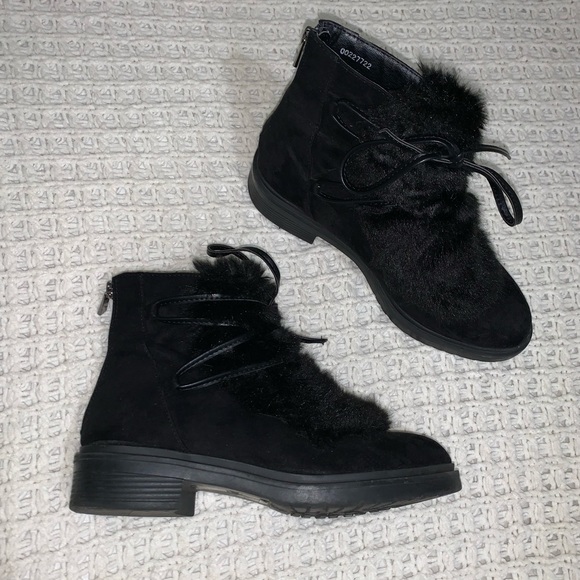 Shoes - Lace Up Boots Fur